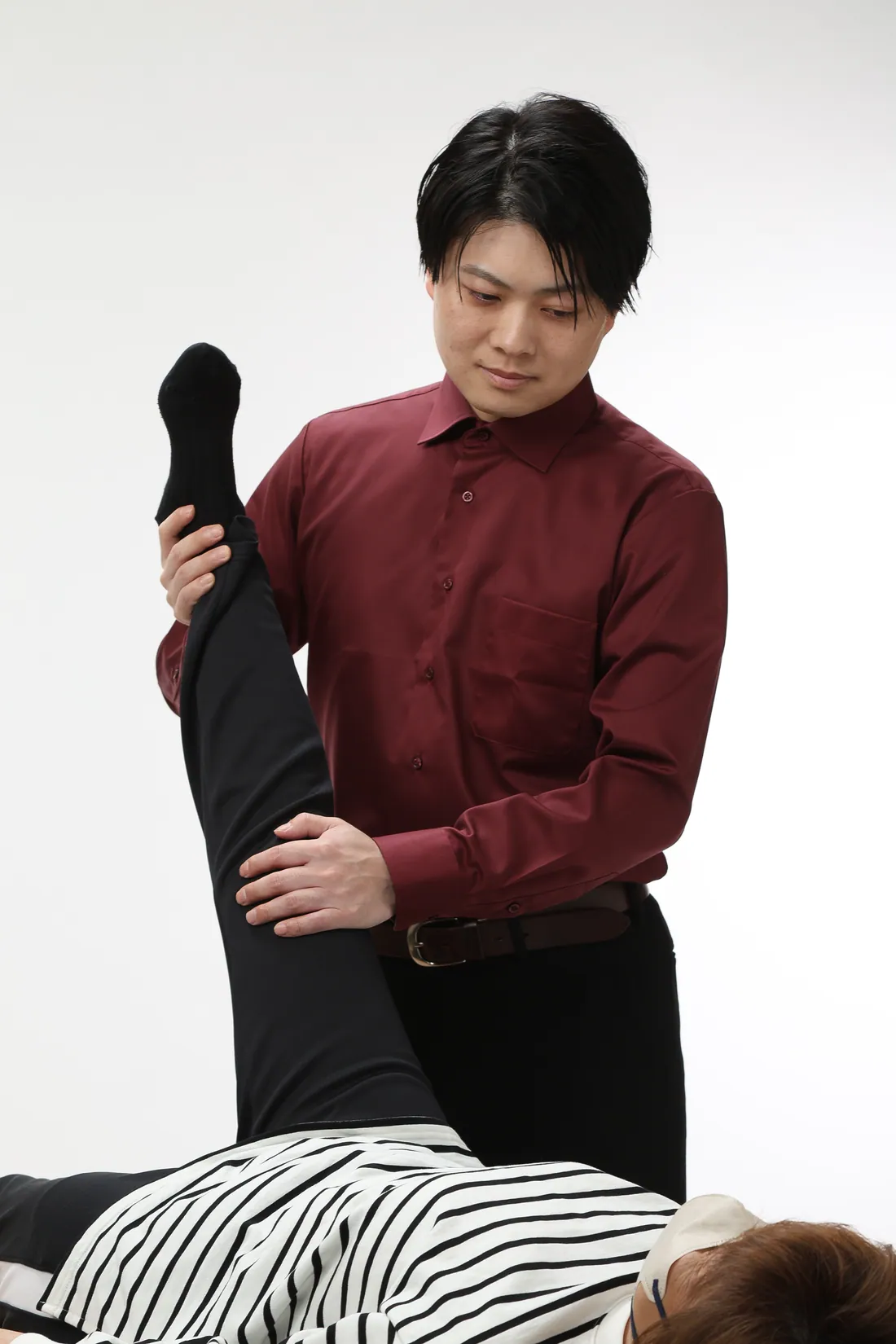 首の動きを確認している様子